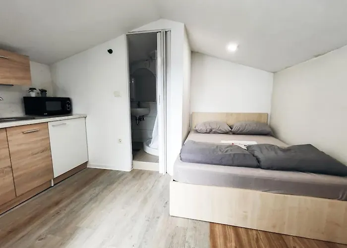 Apartment Sandy For 2 Near City Centre