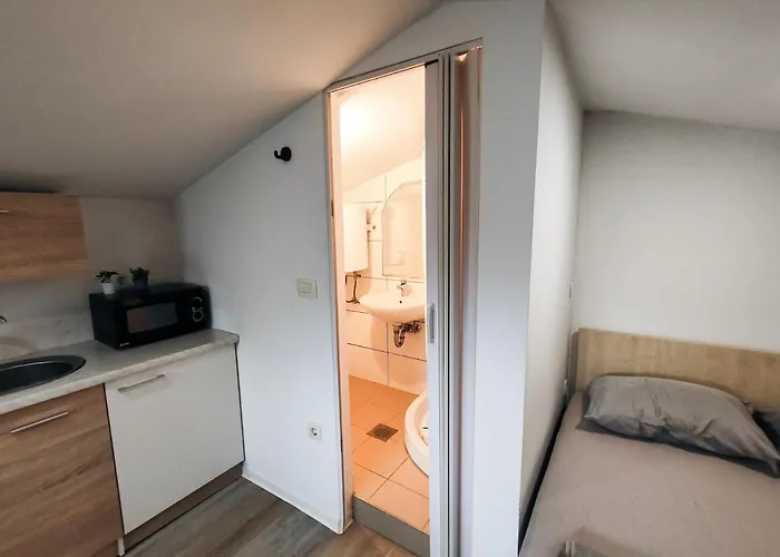 Apartment Sandy For 2 Near City Centre